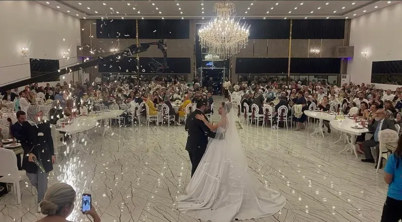 A wedding in the Gala Hall: the bride and groom surrounded by guests