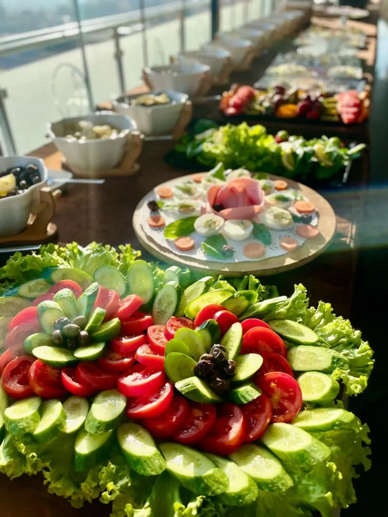 Vegetable platter with tomatoes, cucumbers and lettuce on the breakfast buffet